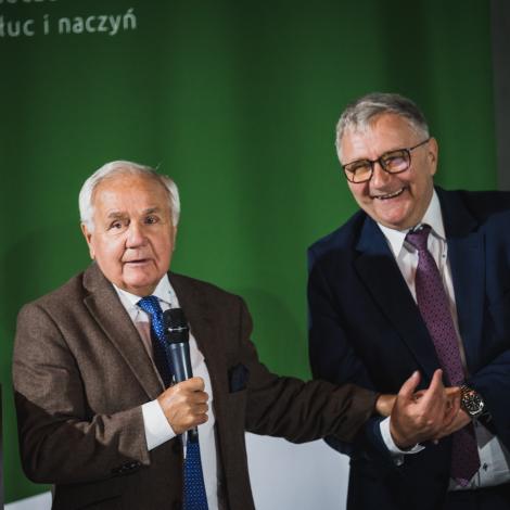 Prof. L Poloński gratuluje prof. M. Gąsiorowi 